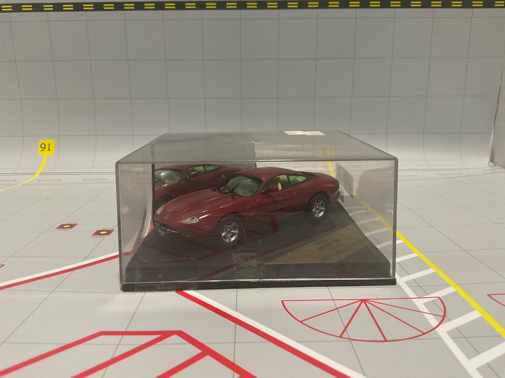 1:43 VITESSE V101A JAGUAR XK8 COUPE METALLIC CARNIVAL RED
