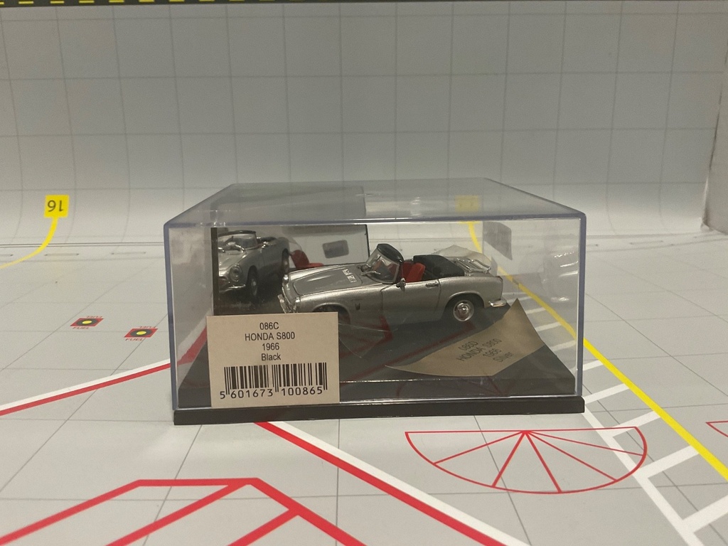 [113446] 1:43 VITESSE 086D HONDA S800 1966 SILVER *CRACK IN WINDSHIELD & LOOSE SEAT
