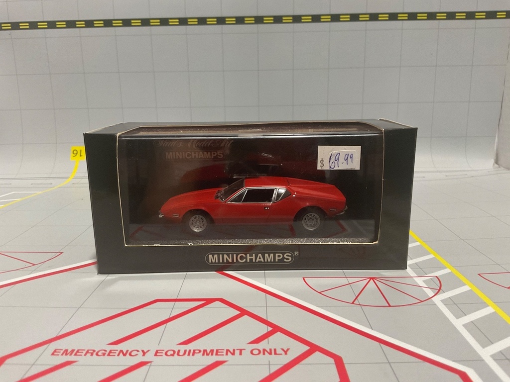 1:43 MINICHAMPS DETOMASO PANTERA 1972 RED