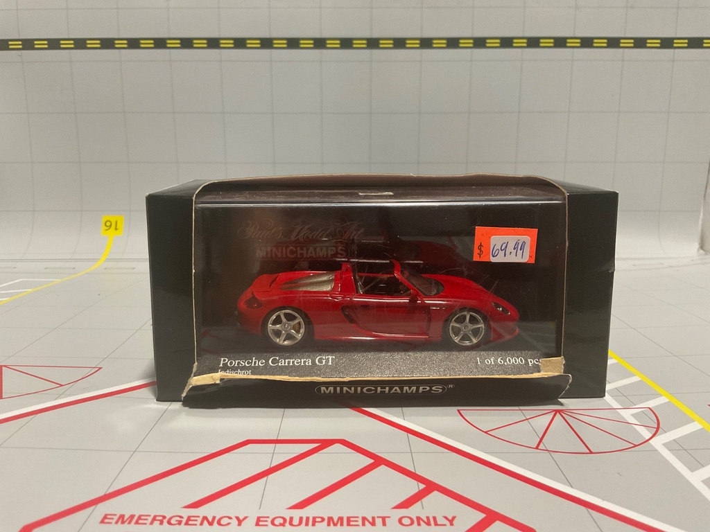 1:43 MINICHAMPS PORSCHE CARRERA GT 2003 RED