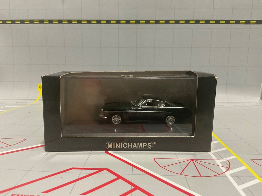 1:43 MINICHAMPS VOLVO P 1800 COUPE 1969 SAFARI YELLOW