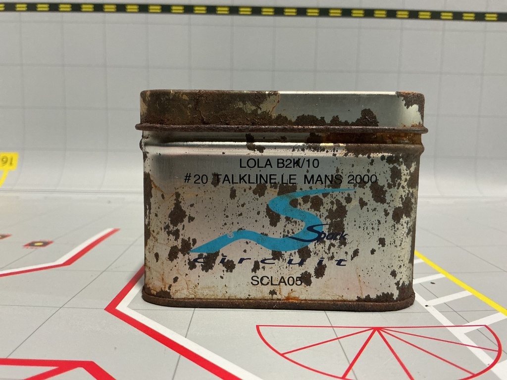 1:43 SPARK LOLA B2K/10 #20 TALKLINE LE MANS 2000 *MINOR PAINT RASH