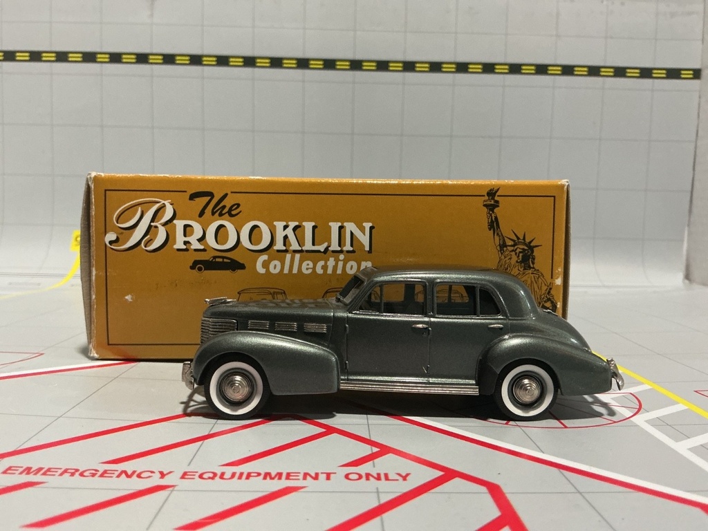 1:43 BROOKLIN MODELS CADILLAC 60 SPECIAL *MISSING FRONT LIGHT & TAILLIGHTS