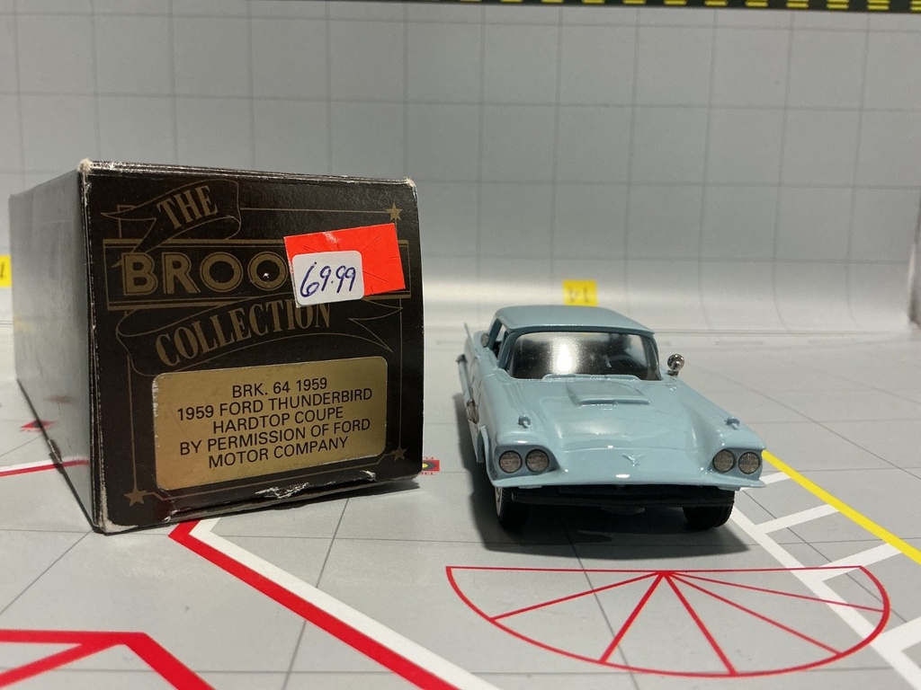 1:43 BROOKLIN MODELS BRK 64 1959 FORD THUNDERBIRD [BUMPER NEEDS REATTACHMENT)