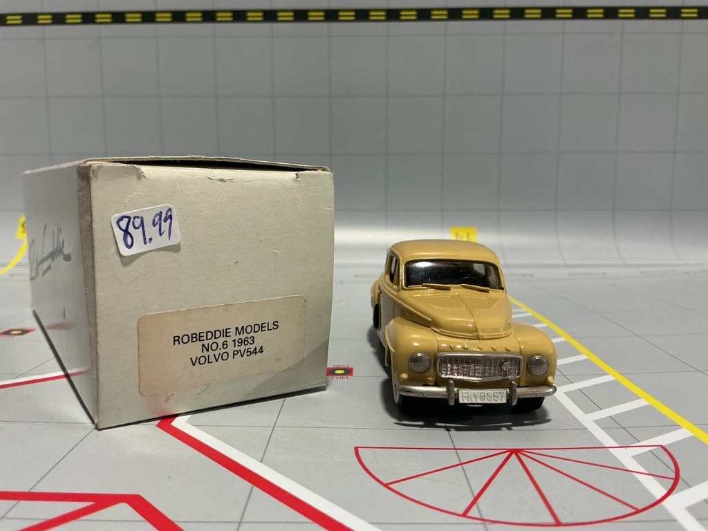 1:43 BROOKLIN / ROB EDDIE MODELS - 1963 VOLVO PV544
