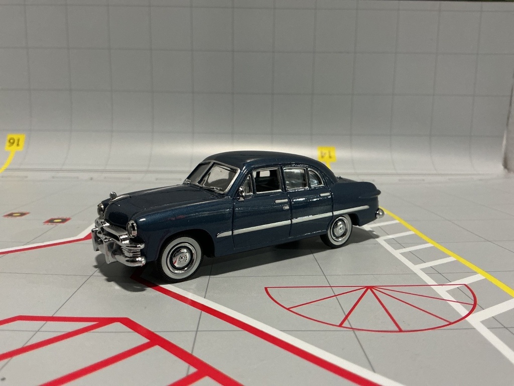 1:43 FIRST RESPONSE REPLICAS 1940/ 1950 FORD