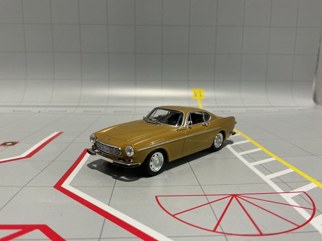 1:43 PAUL’S MODEL ART MINICHAMPS VOLVO P 1800 ES 1964-73 YELLOW