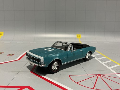 1:43 ERTL 1967 CAMARO CONVERTIBLE SS BLUE ON BLACK