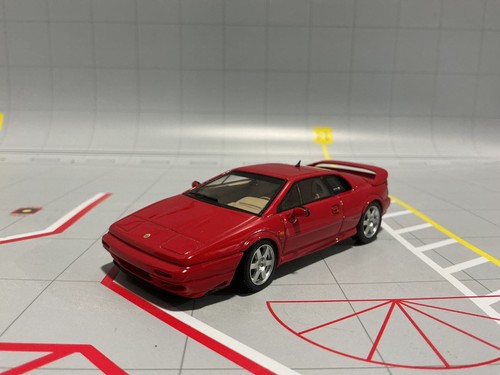 1:43 AUTO ART LOCTUS ESPRIT V8 1996 RED ON CREAM