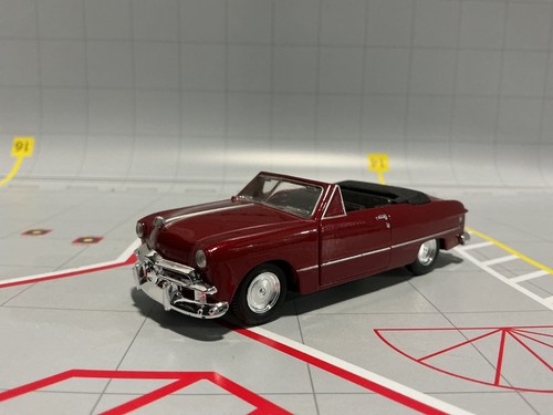 1:43 MAISTO 1949 FORD RED W/ BLACK INTERIOR