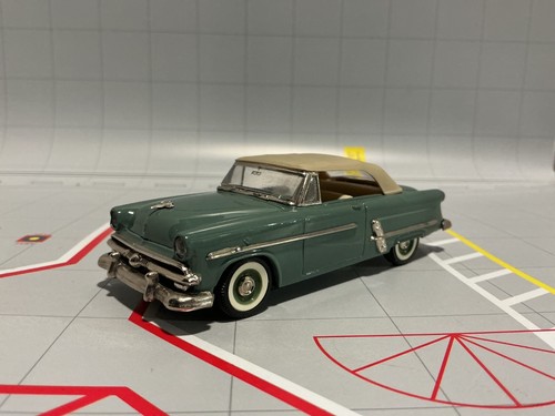 1:43 COLLECTORS CLASSICS 1953 FORD SUNLINER LT. GREEN [WITH EXTRA EMBLEM]