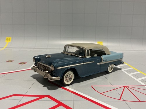 1:43 COLLECTOR’S CLASSICS 1955 BEL AIR CHEVROLET BLUE / LIGHT BLUE