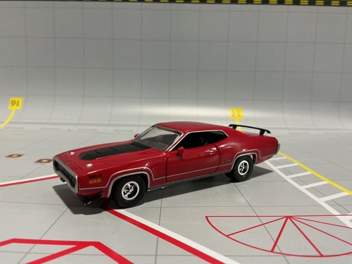 1:43 JOHNNY LIGHTNING 1971 PLYMOUTH GTX RED