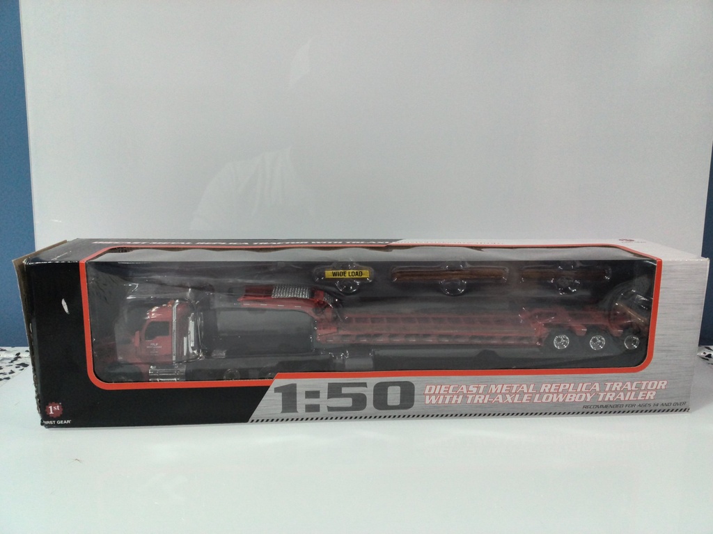 [116106] 1:50 FIRST GEAR RLF HEAVY HAULING AND RIGGING WITH LOWBOY TRAILER