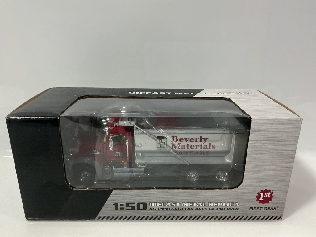 [116132.] 1:50 FIRST GEAR MACK GRANITE  DUMP TRUCK BEVERLY MATERIALS 50-3385