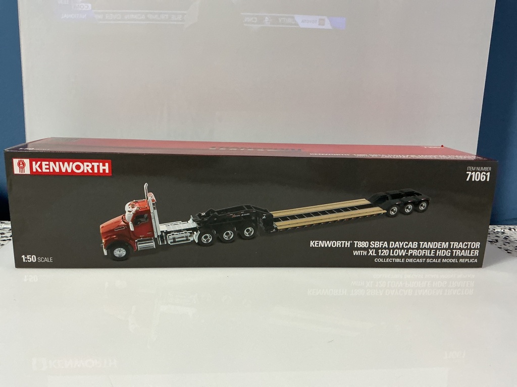 1:50 DIECAST MASTERS KENWORTH T880 WITH TRI-AXLE LOWBOY #71061