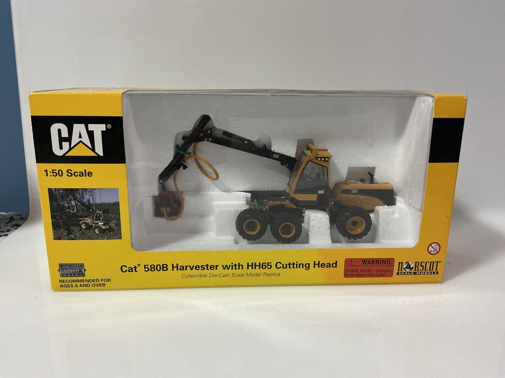 [111937.] 1: 50 NORSCOT MODELS CAT 580B HARVESTER & HH65 CUTTING HEAD #55123