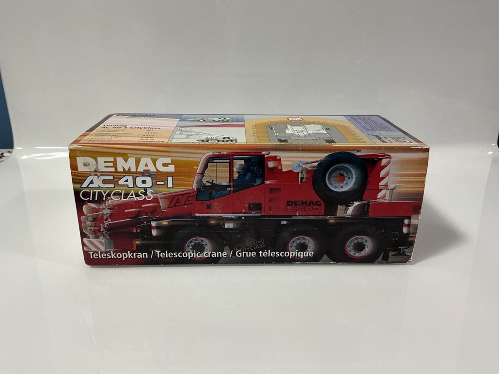 1:50 CONRAD DEMAG 40–1 CITY CLASS MOBILE CRANE