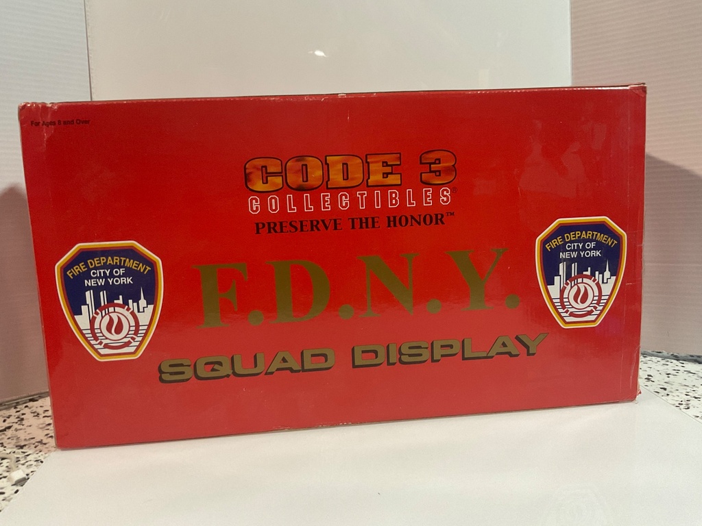 1/64 CODE 3 FDNY HEAVY RESCUE 1-5 AND DISPLAY 