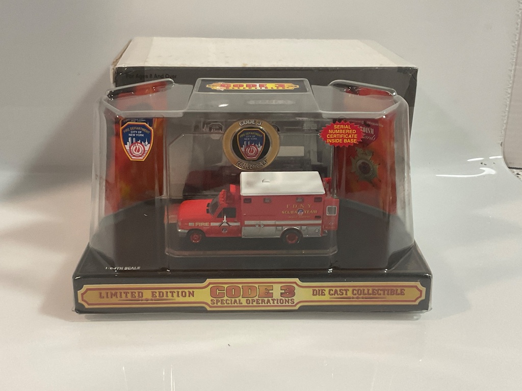 1/64 CODE 3 FDNY SCUBA F350 