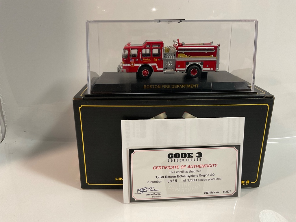 1/64 CODE 3 BOSTON E-ONE CYCLONE 30 