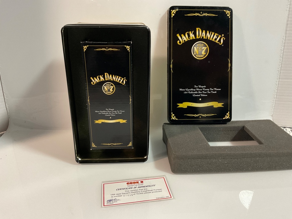 1/64 JACK DANIELS DISTILLERY FREIGHTLINER PUMPER  