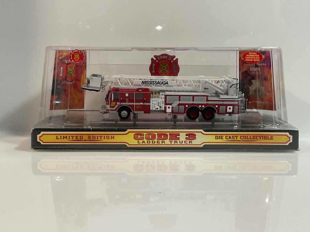 1/64 CODE 3 MISSISSAUGA LADDER TRUCK 12915