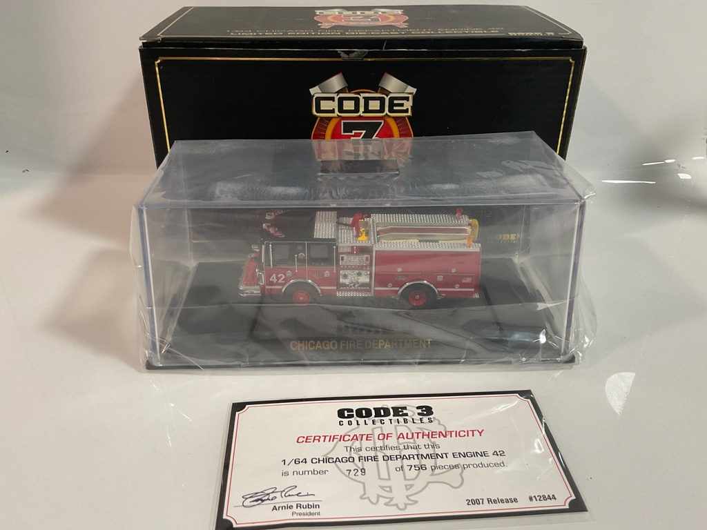 1/64  CODE 3 CHICAGO FIRE ENGINE 42 12844