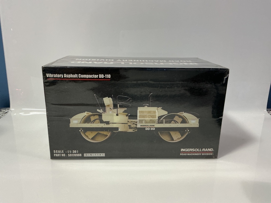 1:30 INGERSOLL RAND VIBRATORY ASPHALT COMPACTOR DD-110 #59178988 SEALED