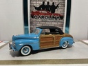 1/18: SIGNATURE MODELS 1946 WOODY SPORTSMAN BLUE ON CREAM