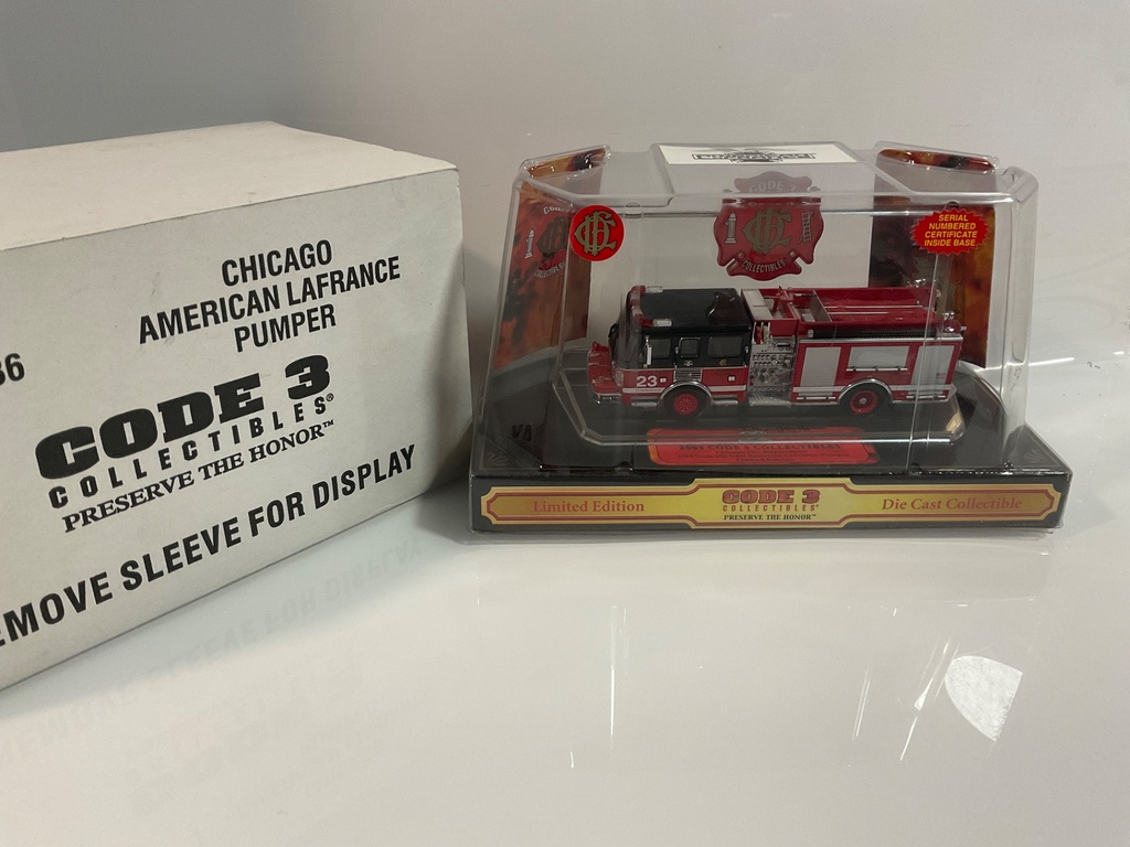 [117113.] 1/64 CODE 3 CHICAGO AMERICAN LAFRANCE PUMPER 