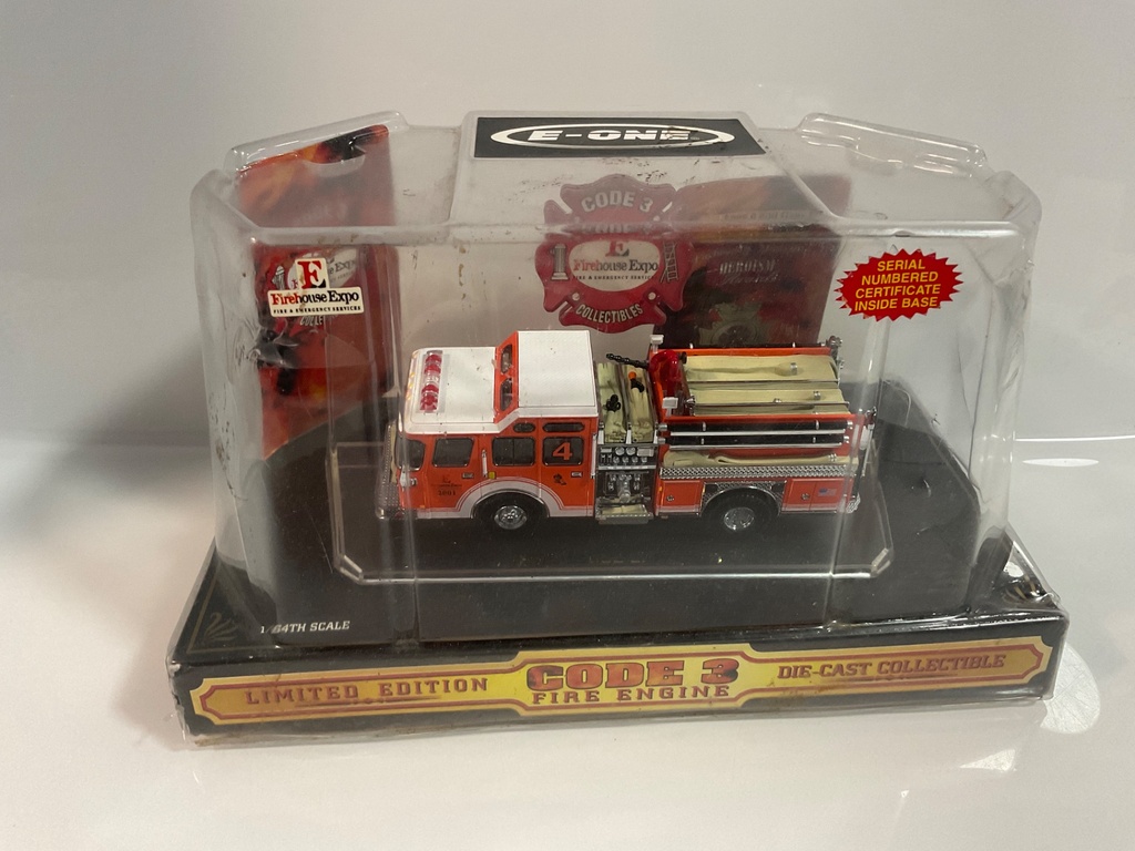 [117118.] 1/64 FIREHOUSE EXPO 2001 BOX DAMAGED 