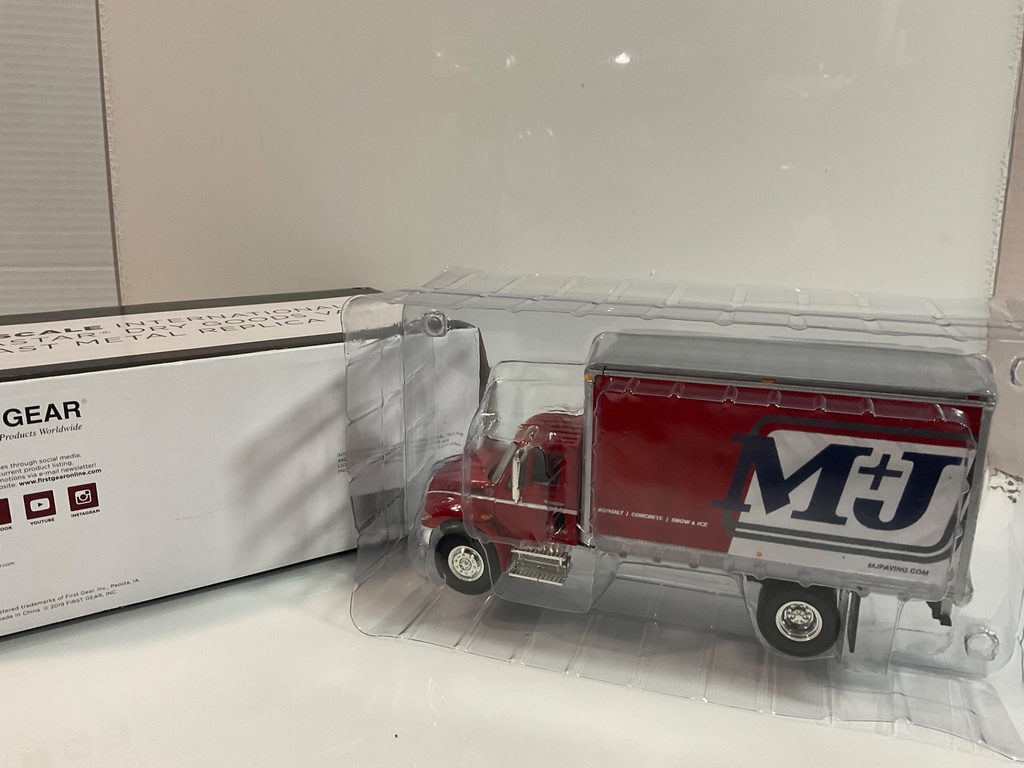1/34 1ST GEAR INTERNATIONAL DRY GOODS VAN M+J ASPHALT CONCRETE 19-4162