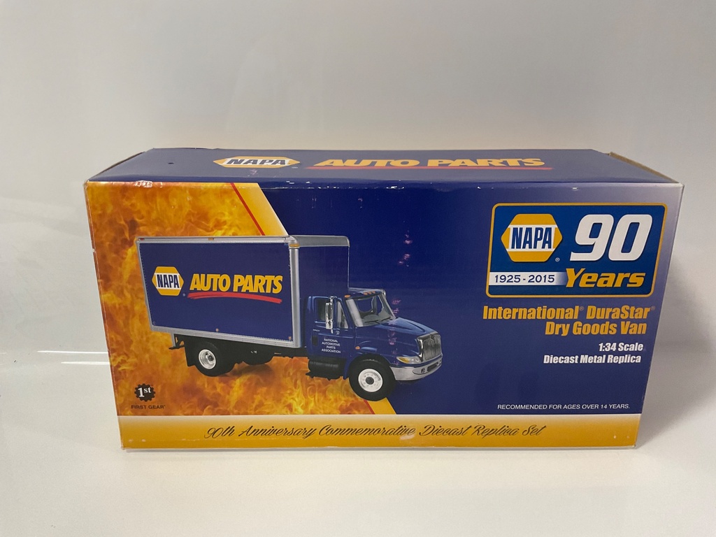 [112028.] 1/34 FIRST GEAR NAPA DURASTAR DRY GOODS VAN 19-4031