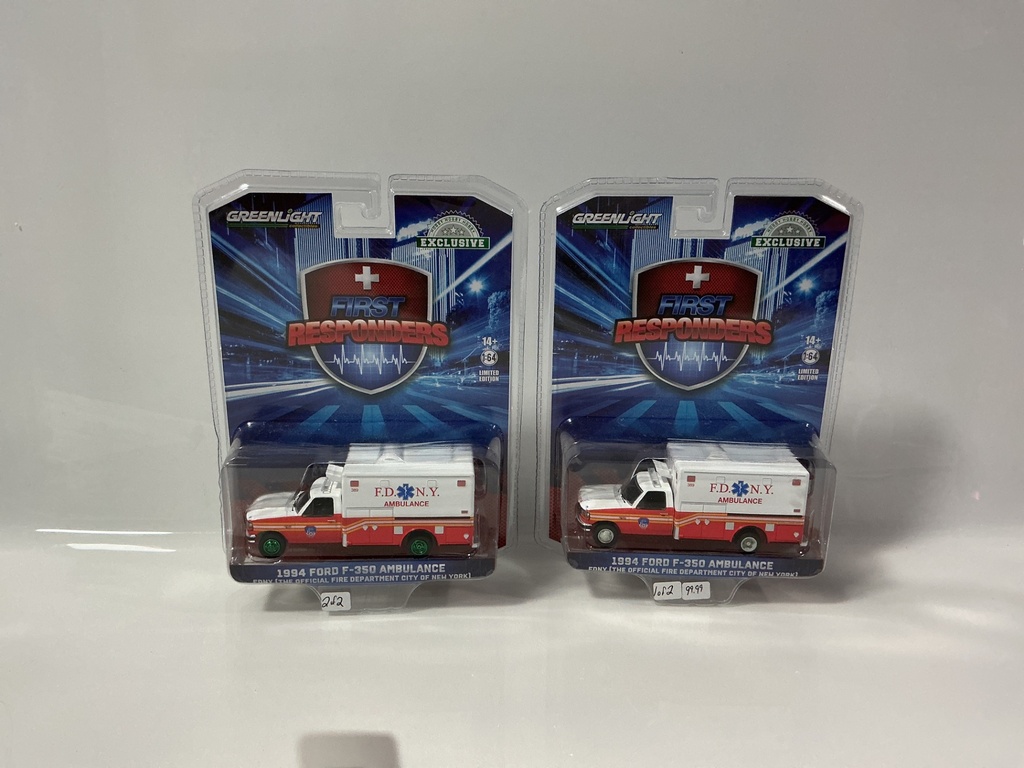 1:64 GREENLIGHT FIRST RESPONDERS FDNY AMBULANCE PAIR WITH CHASE