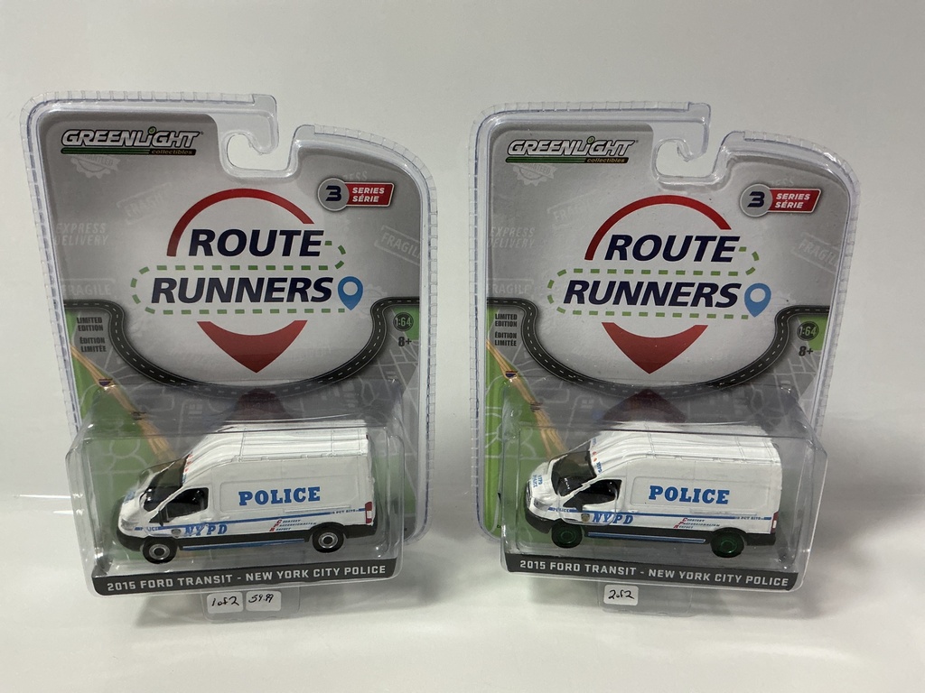 [112077.] 1:64 GREENLIGHT ROUTE RUNNERS NYPD FORD TRANSIT PAIR WITH CHASE