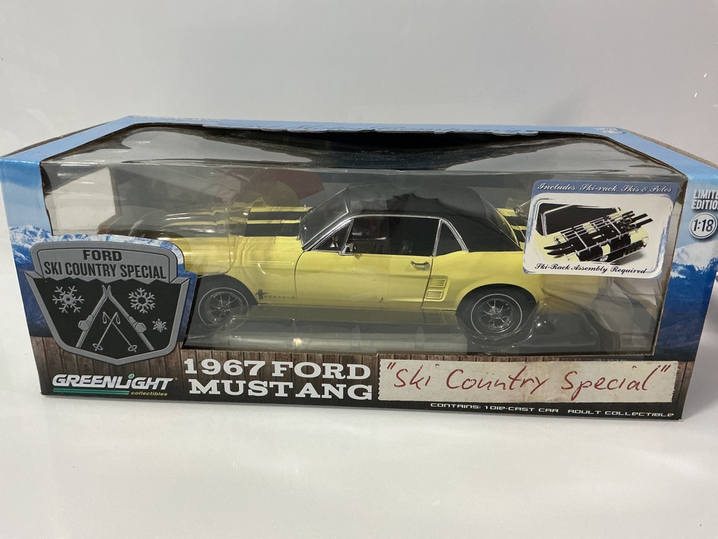 1/18 GREENLIGHT 1967 FORD MUSTANG SKI COUNTRY  skis included
