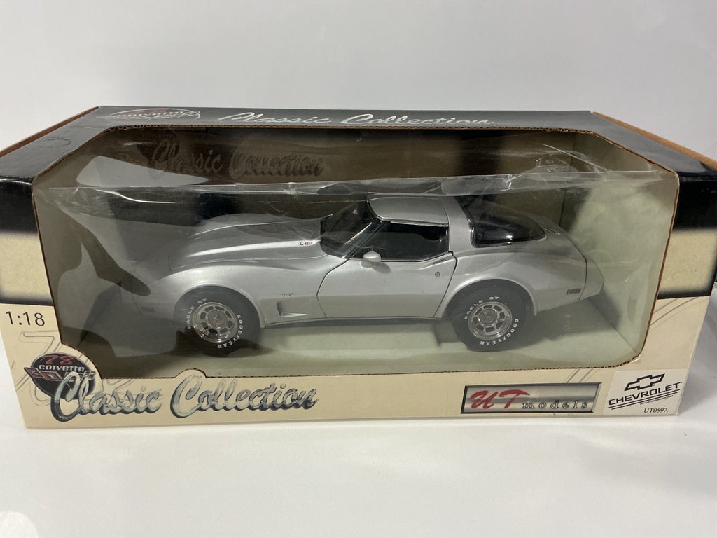 [118452.] 1/18 UT MODEL 1978 CORVETTE L82 BOX DAMAGED