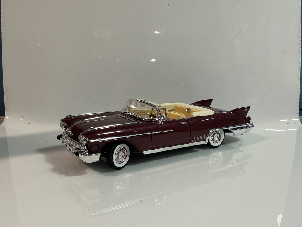 [119125.] 1/18 MOTORMAX 1958 CADILLAC ELDORADO PURPLE ON TAN