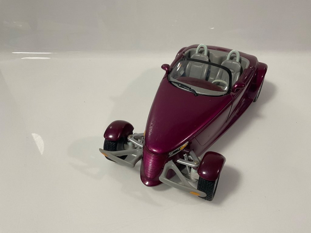 [119142.] 1/18 ERTL PLYMOUTH PROWLER CONCEPT VEHICLE PURPLE ON GRAY
