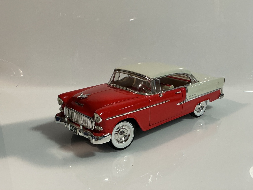 [119150.] 1/18 ERTL 1955 CHEVROLET BEL AIR RED / WHITE ON RED