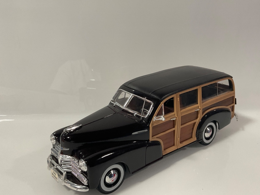 [119160.] 1/18 MAISTO 1948 CHEVROLET FLEET-MASTER ( WOODY ) BLACK/TAN ON BROWN  