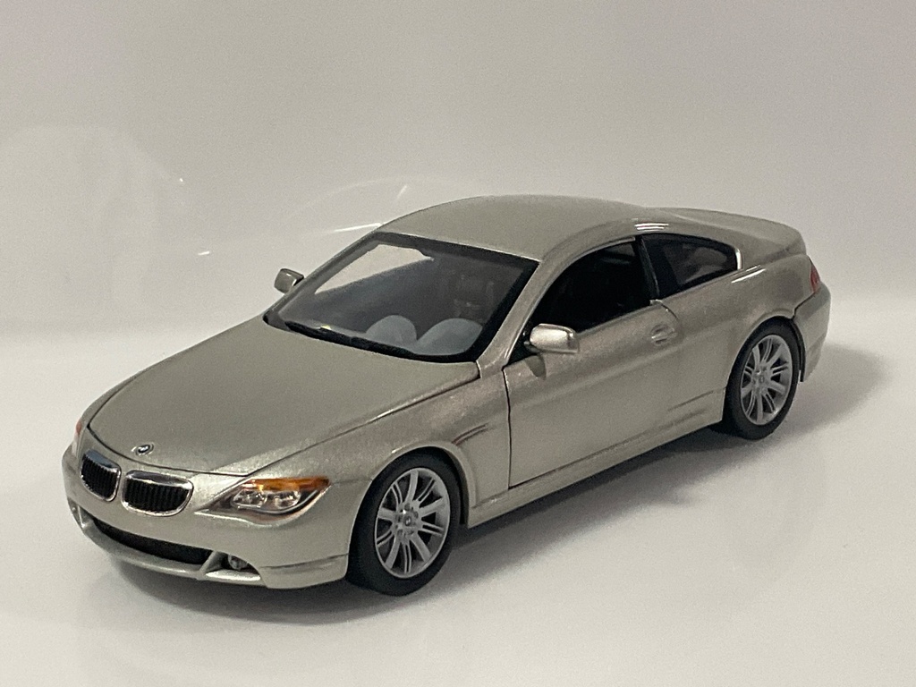 [119162.] 1/18 HOTWHEELS BMW 645 CI COUPE SILVER ON GRAY