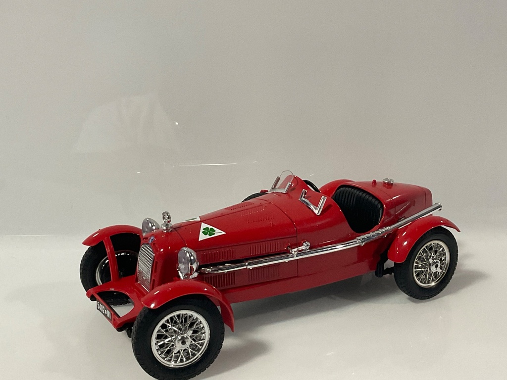 [119170.] 1/18 BURAGO ALFA ROMEO 2300 MONZA 1934 RED ON BLACK “ MISSING WINDSHIELD “