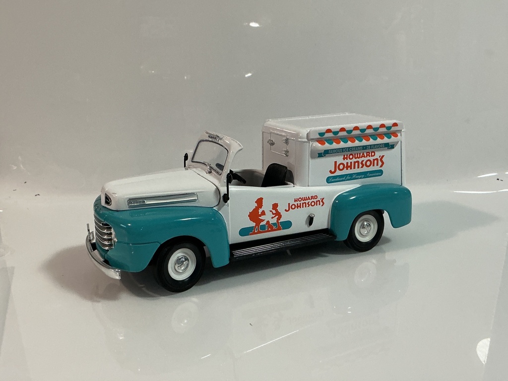 1/18 ROAD LEGENDS 1948 FORD ICE CREAM CYAN ON WHITE / BLACK 