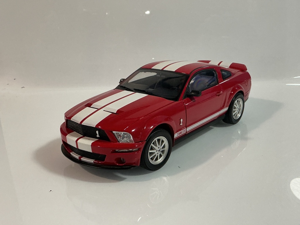 1/18 SHELBY COLLECTIONS 2007 SHELBY G.T. 500 RED/WHITE ON BLACK/RED