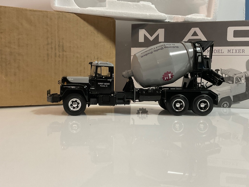1/34 FIRST GEAR  MACK R MODEL MIXER 19-0016 