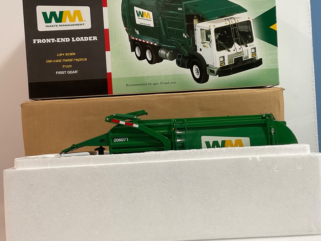 [112100.] 1/34 FIRST GEAR FRONT END LOADER WASTE MANAGEMENT 