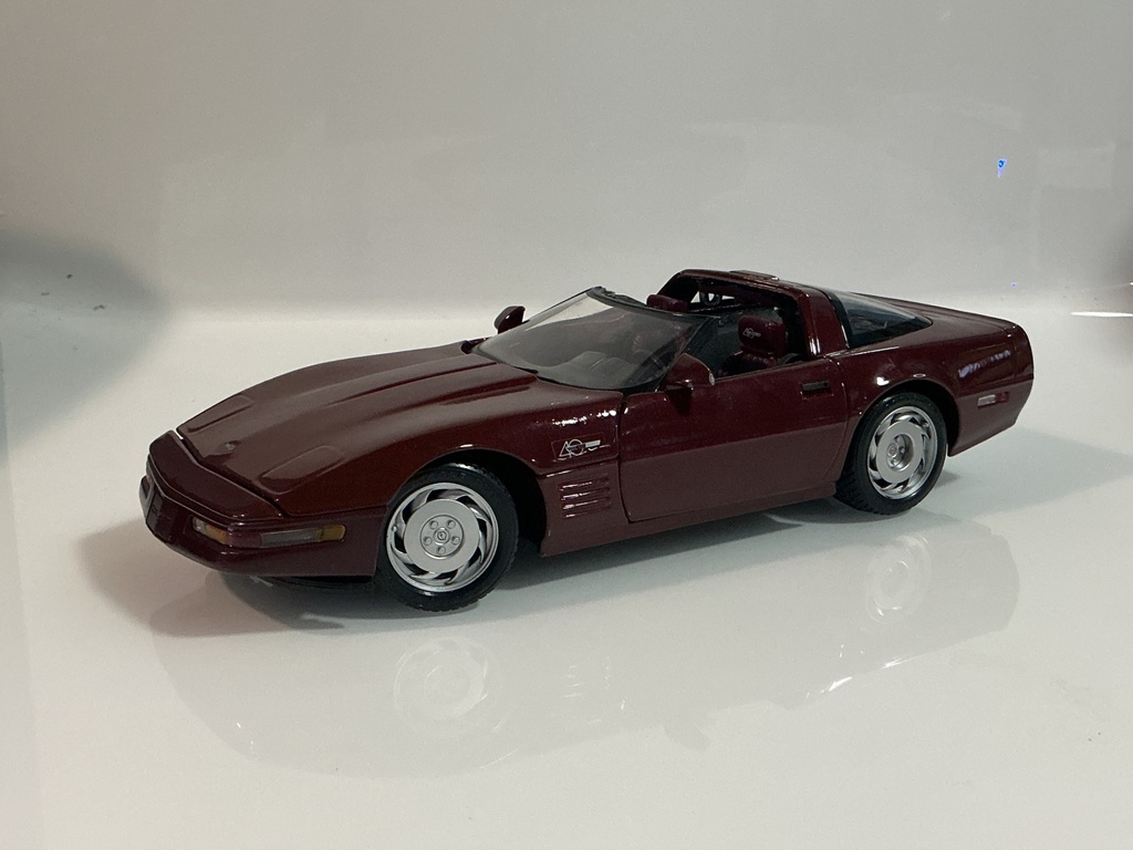 [119222.] 1/18 MAISTO 1992 CORVETTE ZR-1 RED ON RED [LIGHT RASHING]