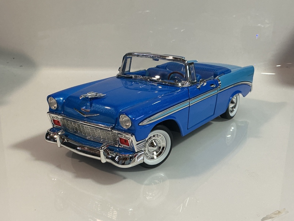 1/18 SIGNATURE 1956 CHEVROLET BEL AIR BLUE ON BLUE